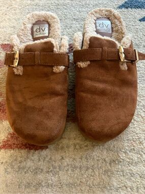 DV by Dolce Vita Brown Suede-Look Slip-On Clogs with Cream Faux-Fur Trim